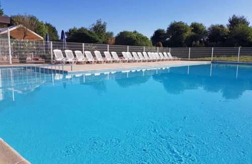 De Haan Apartamento | Isabelle with parking and shared pool by Interhome