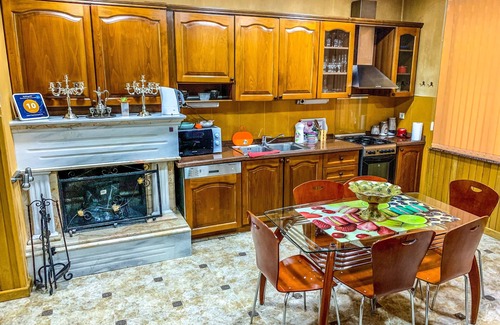 Tbilisi Apartamento | El Isani Apartment N1 es un apartamento situado en la ciudad de Tbilisi