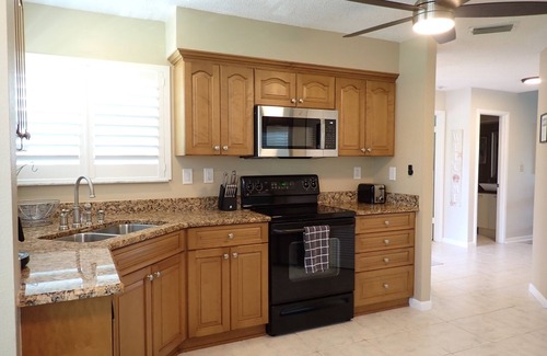 Isla del Sol Casa | Isla Del Sol Condo, Heated Pool, Water/Golf Views, 5 mins to St. Pete Beach!