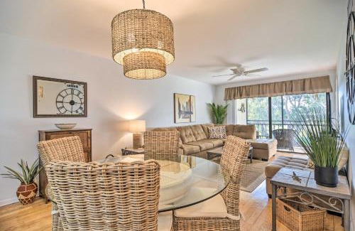 Casa del Mar Apartamento | Isla Del Sol Condo about 2 Miles to St Pete Beach!
