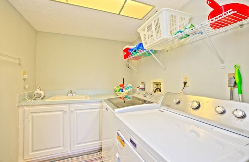 Sanibel Condominio | Island Beach Club #330B is a 2/2 vacation rental on Sanibel Island!