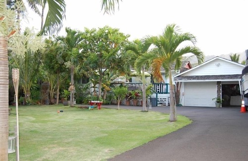 Waimanalo Cabaña | Island Style Casa con una baraja !! y cerrada, Aire Acondicionado, pasos privado a la playa