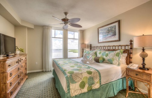 Fort Myers Beach Hotel | Island Bliss Awaits: 4 Elegant Units w/ Pool & Ocean Views