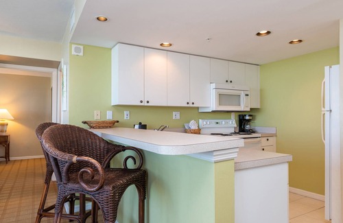 Fort Myers Beach Hotel | Island Bliss Awaits: 4 Elegant Units w/ Pool & Ocean Views