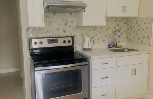 Portmore Apartamento | Island Breeze Luxury Studio Apartment w/Pool