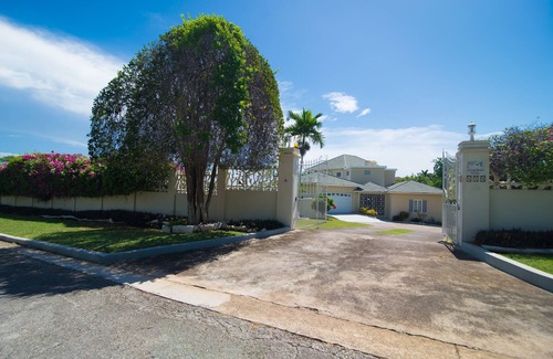 IronShore Estates Villa | Island Breeze Villa (1 noche gratis después de 7 noches en 2019-2020)