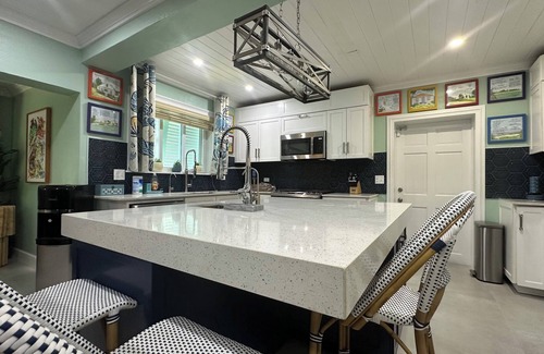 Coral Harbour Casa | Island Chic Vacation Manor in the tranquil community of Coral Harbour, Bahamas