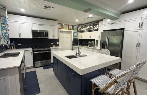 Coral Harbour Casa | Island Chic Vacation Manor in the tranquil community of Coral Harbour, Bahamas