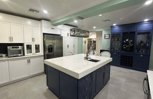 Coral Harbour Casa | Island Chic Vacation Manor in the tranquil community of Coral Harbour, Bahamas
