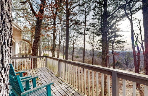 Eureka Springs Cabaña | Island cottage on golf course with deck, fireplace - lake nearby