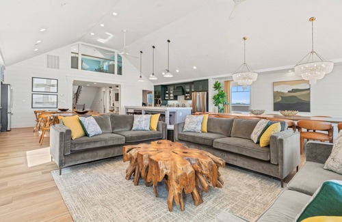 Kill Devil Hills Casa | Island Enchantment - Oceanfront Pet Friendly Home w/ Cabana Service! FlexStay! Incredible Views, Poolside Tiki Bar, Hot Tub, and More!