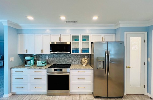 Biggar Casa | Island Escape - Beautiful New Remodeled Home with Pool