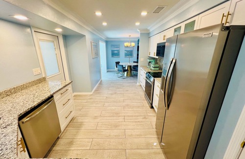 Biggar Casa | Island Escape - Beautiful New Remodeled Home with Pool