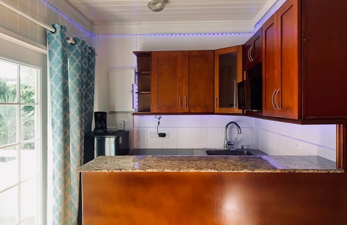 Coral Harbour Casa | Island getaway along the beach front! Wi-Fi, Beach , Kayaks, Cycling,Restaurant