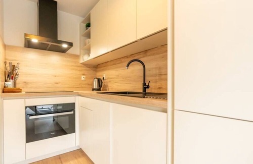 Oude-Tonge Casa | Casa de la isla con terraza cerca del agua. La casa adyacente Slaak 65 tiene el mismo diseño, puede ser