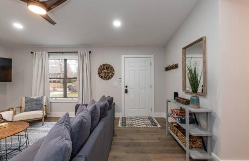 Tranquil Harbour Casa | Island Joy - Newly Renovated/Walk to the Beach!