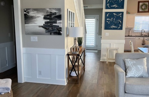 Ocean Isle Beach Casa | 20 Chan Dr- 4 BDR / 2. 5 BA Island Park Home - ¡Capacidad para 10 personas! Corto paseo a la playa.