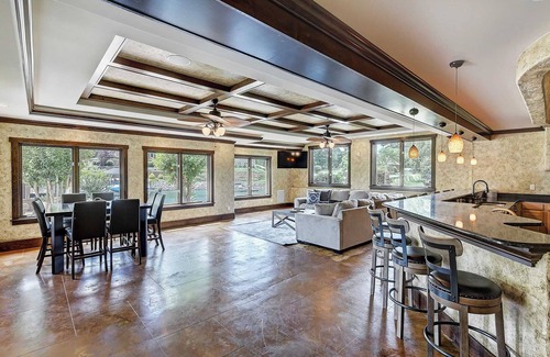 Lake Norman of Catawba Cabaña | Island Point by Avantstay Sleeps 18 + Dock