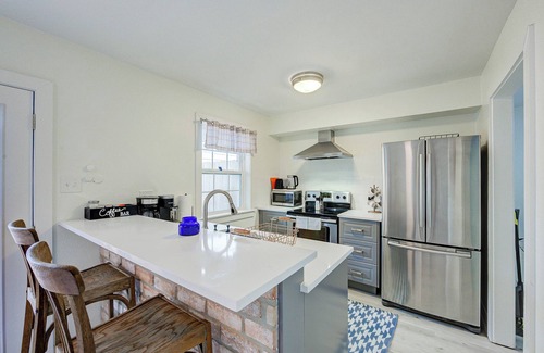 Galveston Condominio | Island Pride Coastal Condo - Steps to the Beach!