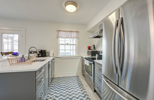 Galveston Condominio | Island Pride Coastal Condo - Steps to the Beach!