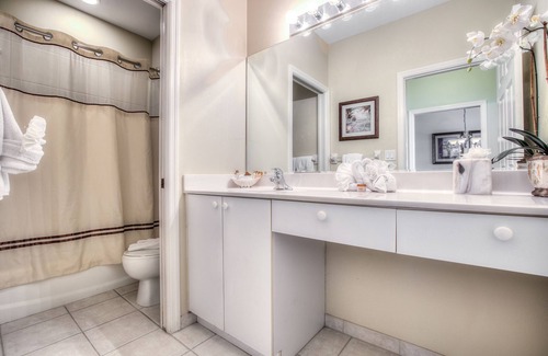 Fort Myers Beach Hotel | Island Retreat: 4 Modern Units w/ Waterfront Views, Pool & Kitchen