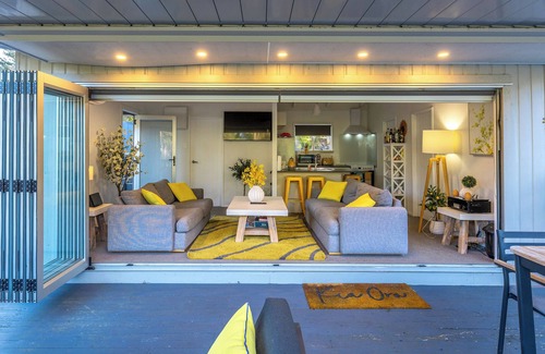 Ostend Casa | Island Sanctuary - Waiheke Holiday Home