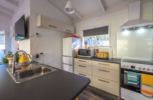 Ostend Casa | Island Sanctuary - Waiheke Holiday Home