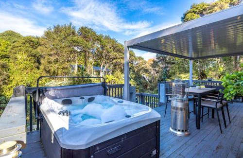 Ostend Casa | Island Sanctuary - Waiheke Holiday Home