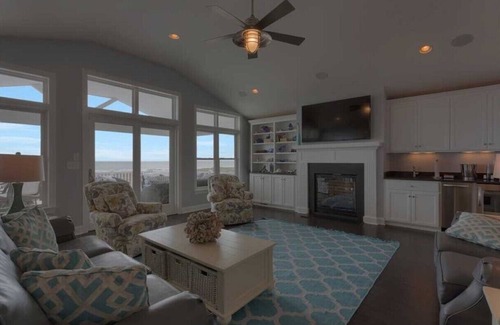 Holden Beach Casa | "Island Time All the Time" Here at this Beautiful Ocean Front Oasis
