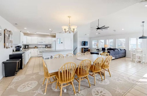 Buxton Casa | ISLAND TIME Semi-oceanfront, 4BR 3.5BA Home with hot tub