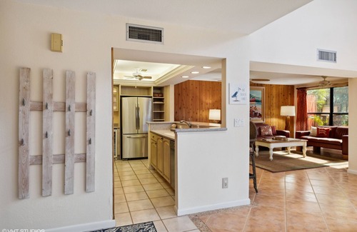 Sanibel Casa | Island Townhouse steps from the ocean, large lanai, heated pool - Summer AVAIL