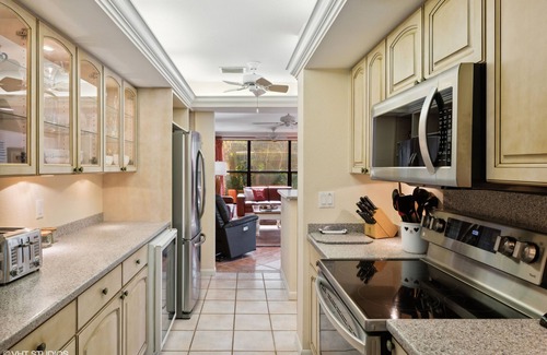 Sanibel Casa | Island Townhouse steps from the ocean, large lanai, heated pool - Summer AVAIL