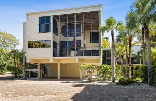 Sanibel Casa | Island Townhouse steps from the ocean, large lanai, heated pool - Summer AVAIL