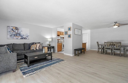 Patton Casa | Island Vibes in Riverside: Your Tropical Escape!