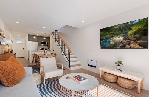 Port Hueneme Condominio | Island View - Steps from beach with Pool & hot tub