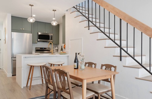 Port Hueneme Condominio | Island View - Steps from beach with Pool & hot tub