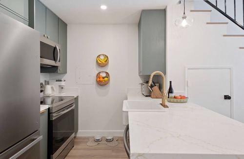 Port Hueneme Condominio | Island View - Steps from beach with Pool & hot tub