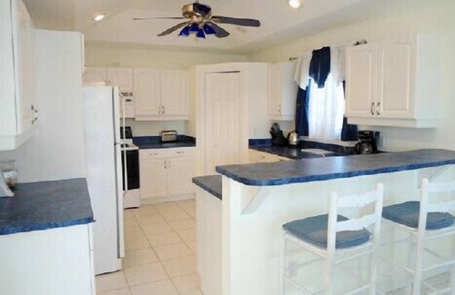 Fort Myers Beach Villa | Island Villa con piscina infinita de 33 pies y acceso en bote, visitas de delfines