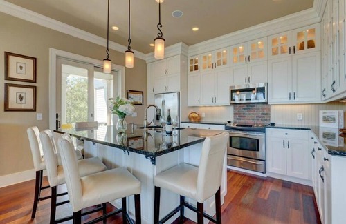 Isle of Palms Casa | 5 57th Ave- Ocean View, piscina privada, ascensor
