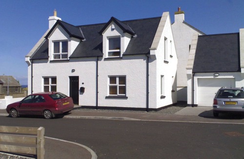 Bushmills Casa | Isle Cottage Holiday Home, located two miles from the Giants Causeway