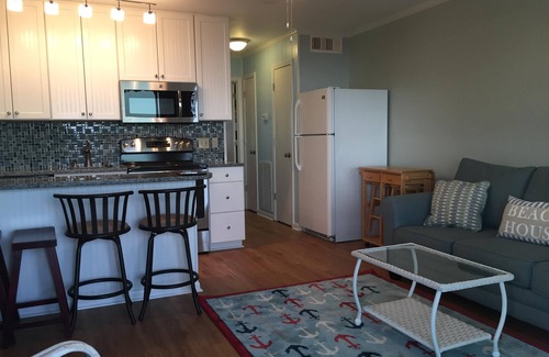 Isle of Palms Condominio | 3er piso frente al mar con balcón privado, piscina y muelle