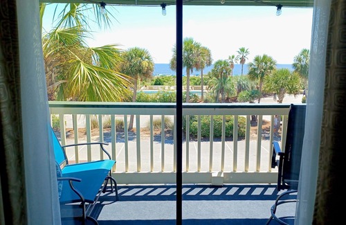 Isle of Palms Condominio | Isle of Palms, SC Oceanfront Sea Cabin 226 - Best Place to Discover Charleston!