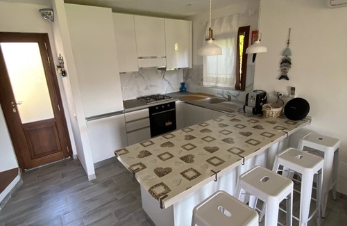 Baja Sardinia Villa | Baja Cerdeña-Costa Smeralda. Villa panorámica con jardín a tiro de piedra del mar.
