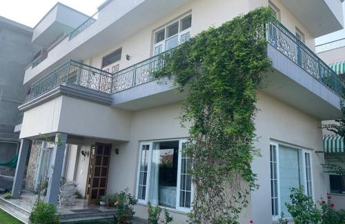 Chandigarh Casa | IT City Luxe Homestay-Secure & Comfortable Stay in Mohali