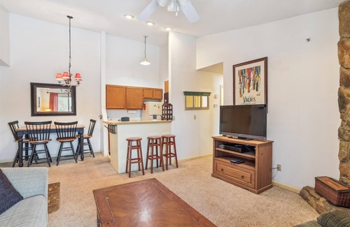 Timberline Condominio | It is a very short walk to Timberline Mountains lifts and lodge from D303!