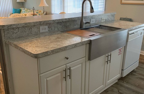 Sea Trail Condominio | It's a beautiful time to visit! Golf course, 3rd floor, elevator, pet friendly!