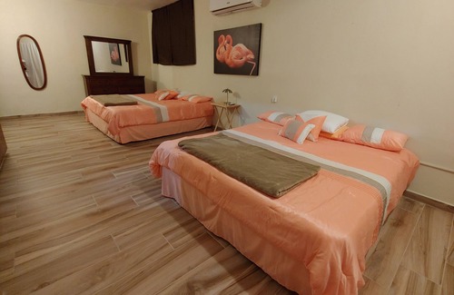 Hato Abajo Casa | Es una casa privada tiene todas las comodidades que Gentleman n Ladies necesita,