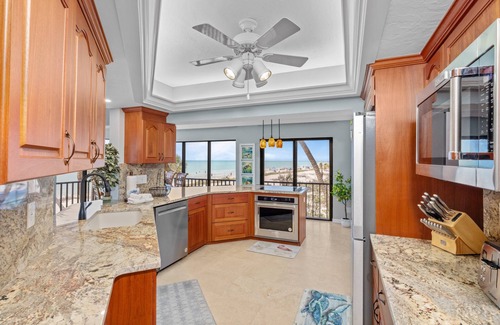 Sanibel Condominio | It's All About the VIEW and LOCATION – Rare 3-Bedroom Corner Condo