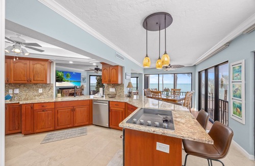 Sanibel Condominio | It's All About the VIEW and LOCATION – Rare 3-Bedroom Corner Condo