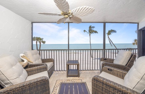 Sanibel Condominio | It's All About the VIEW and LOCATION – Rare 3-Bedroom Corner Condo